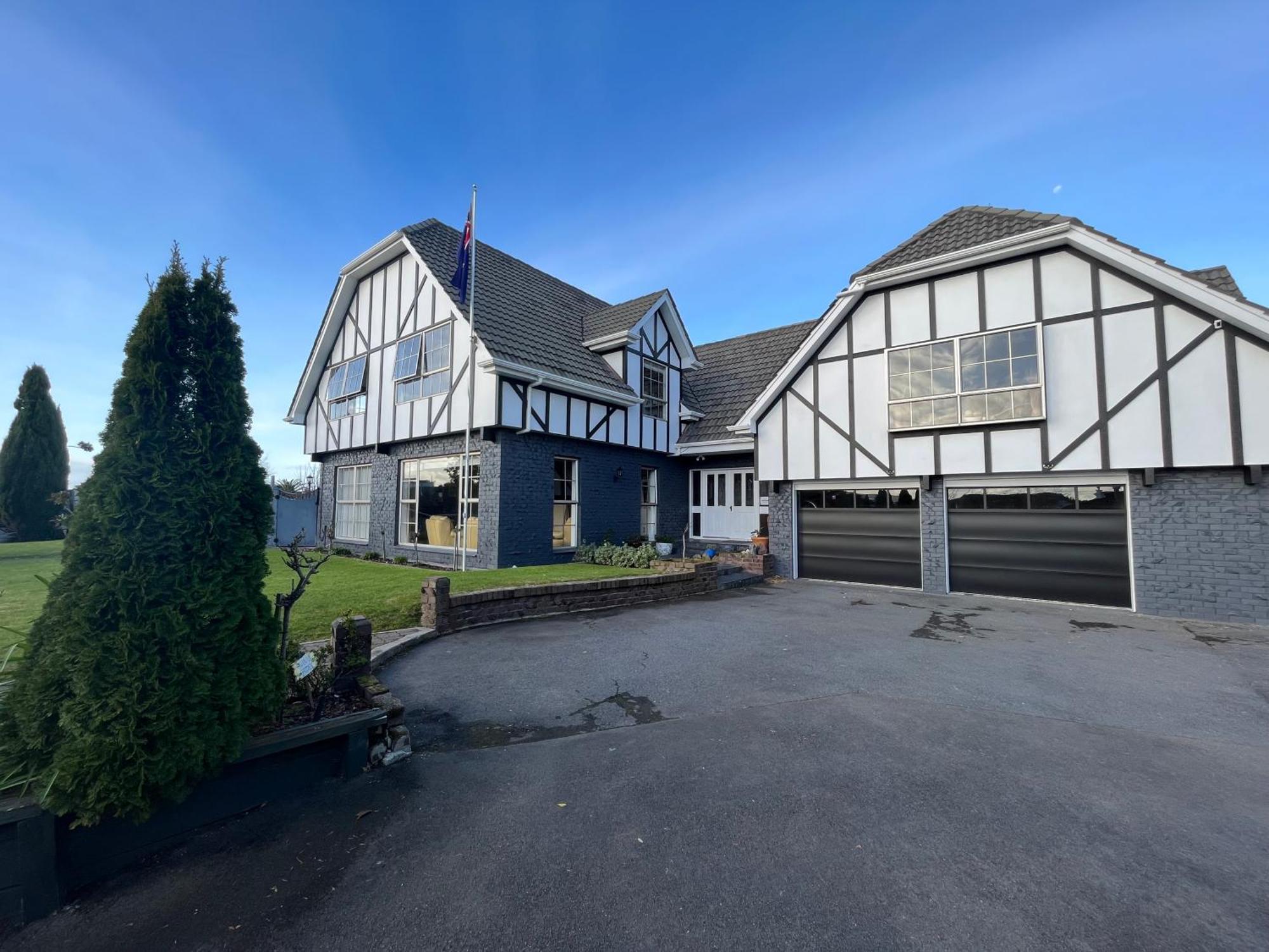 Tudor Manor Bed & Breakfast Paraparaumu