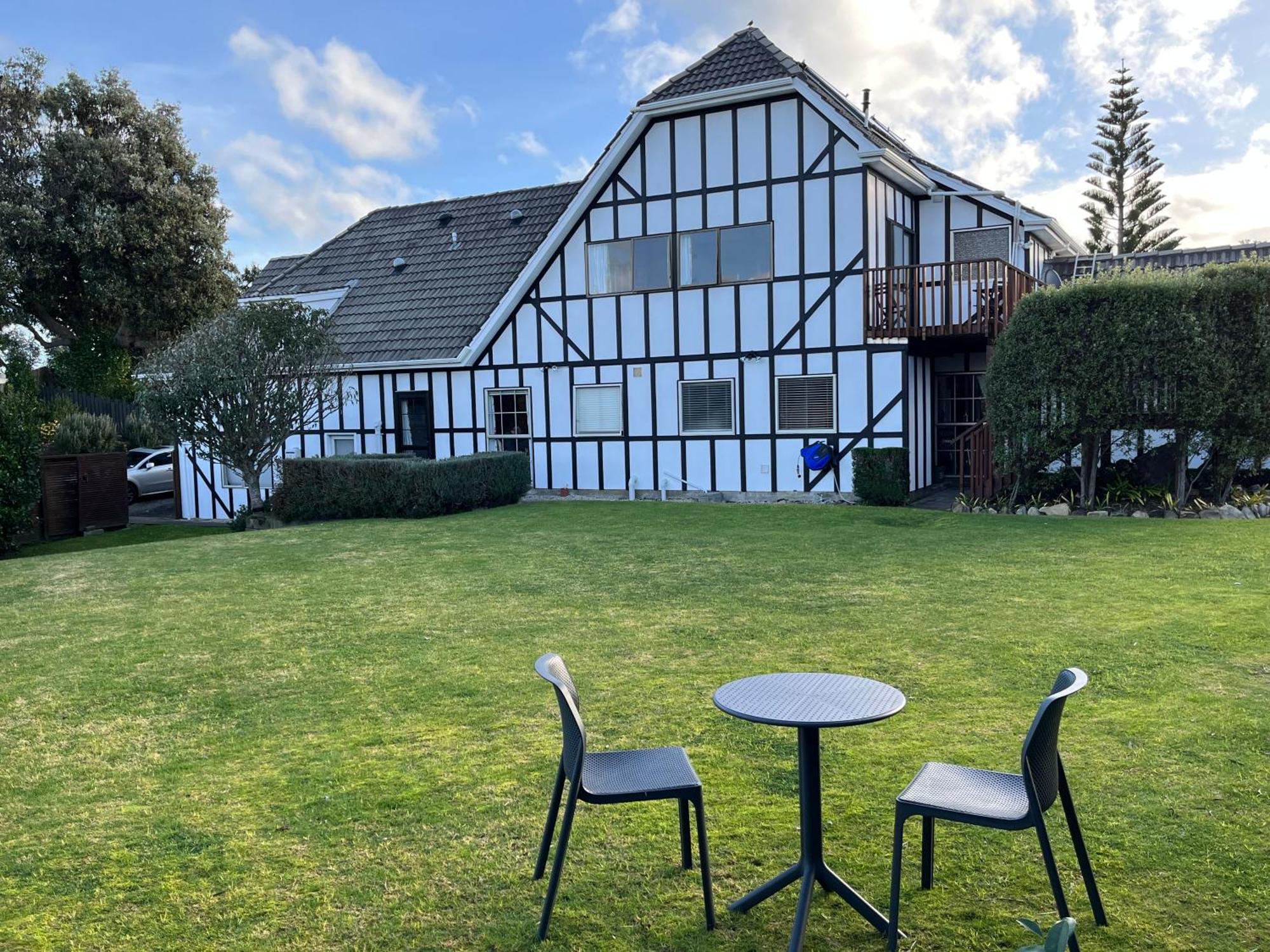 Tudor Manor Bed & Breakfast 3*