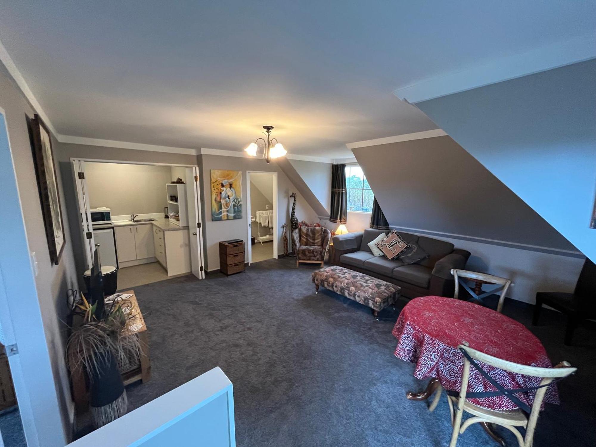 Tudor Manor Bed & Breakfast 3*