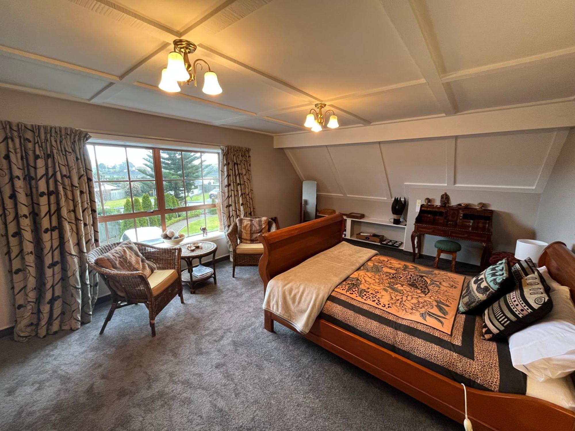 Tudor Manor Bed & Breakfast Paraparaumu