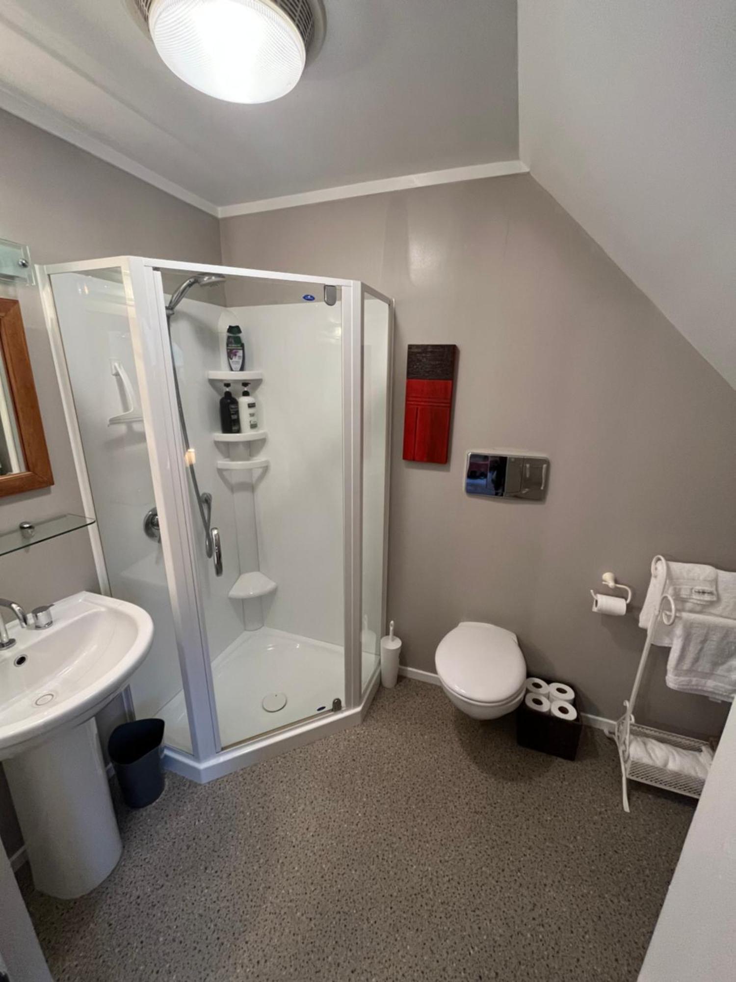 Bed & Breakfast Tudor Manor Paraparaumu