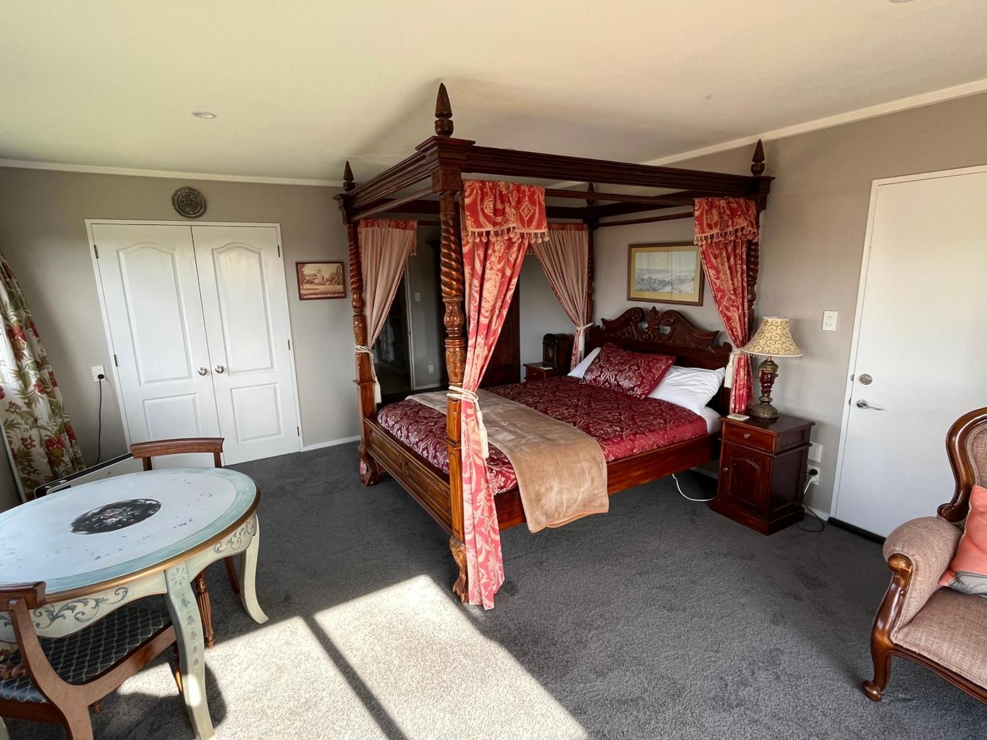 Tudor Manor 3*