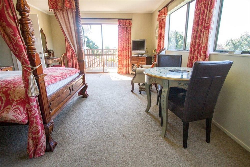Bed & Breakfast Tudor Manor Paraparaumu