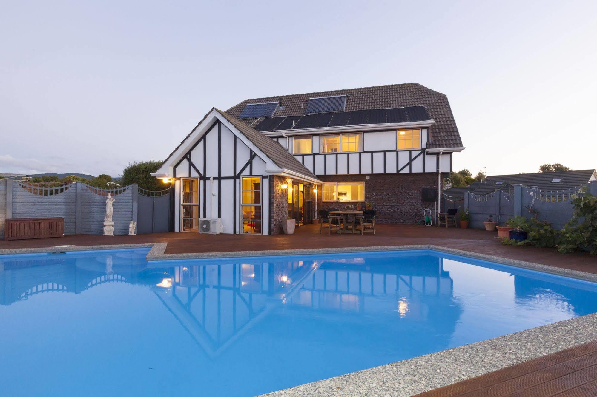 Tudor Manor 3*